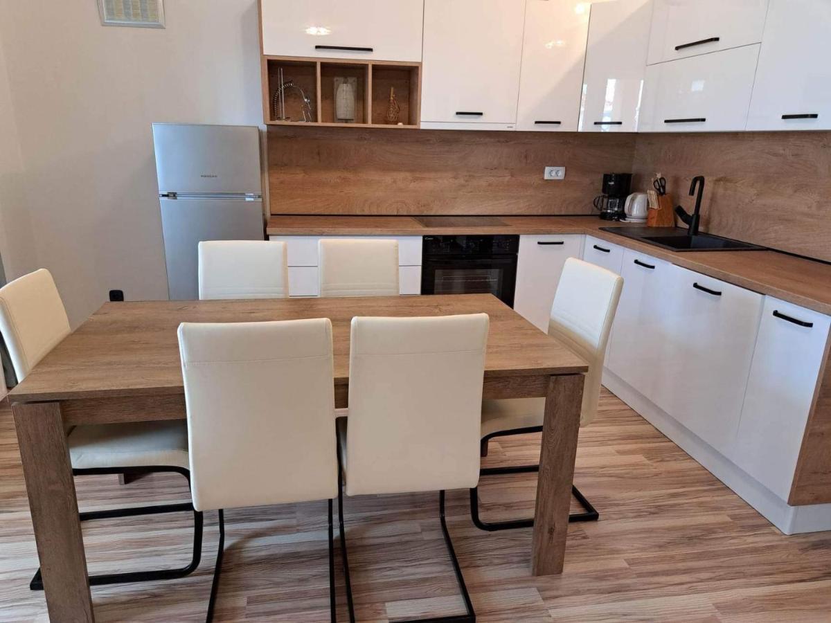 Apartments Ploka Okrug Gornji Exterior foto